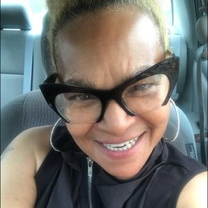 Meet your Posher, Debra